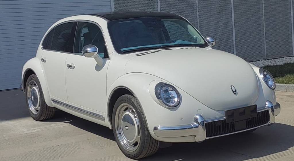 A única semelhança entre o modelo da Great Wall Motors e o clássico da Volkswagen é o exterior.