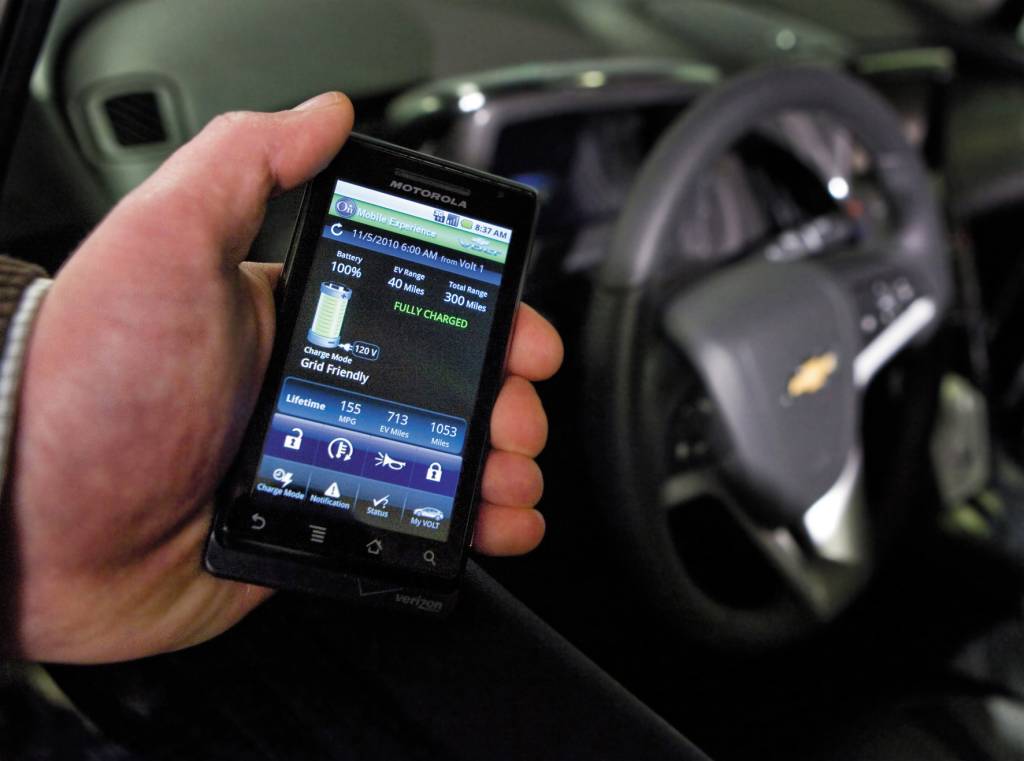 Aparelho de celular que avisa quando arecarga está completa do Volt, automóvel elétrico modelo 2010 da Chevrolet, testado pela revista Quatro Rodas.