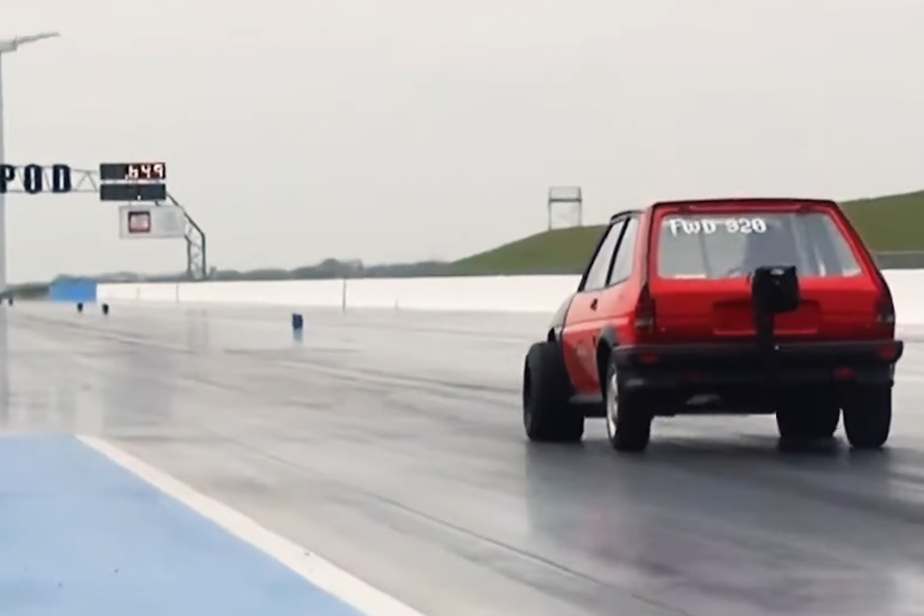 Ford Fiesta Drag Race na pista