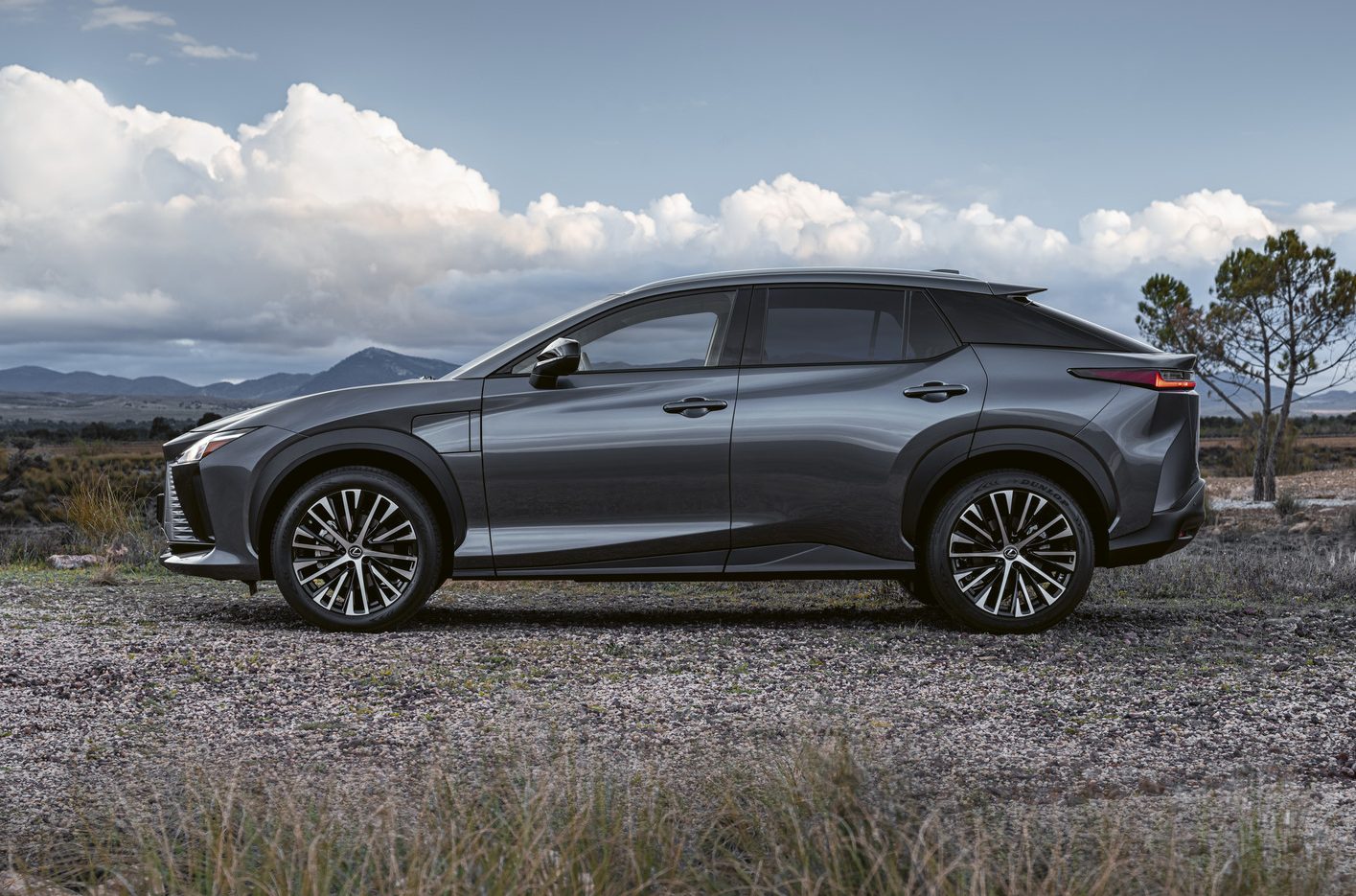 Lexus RZ 450e lateral