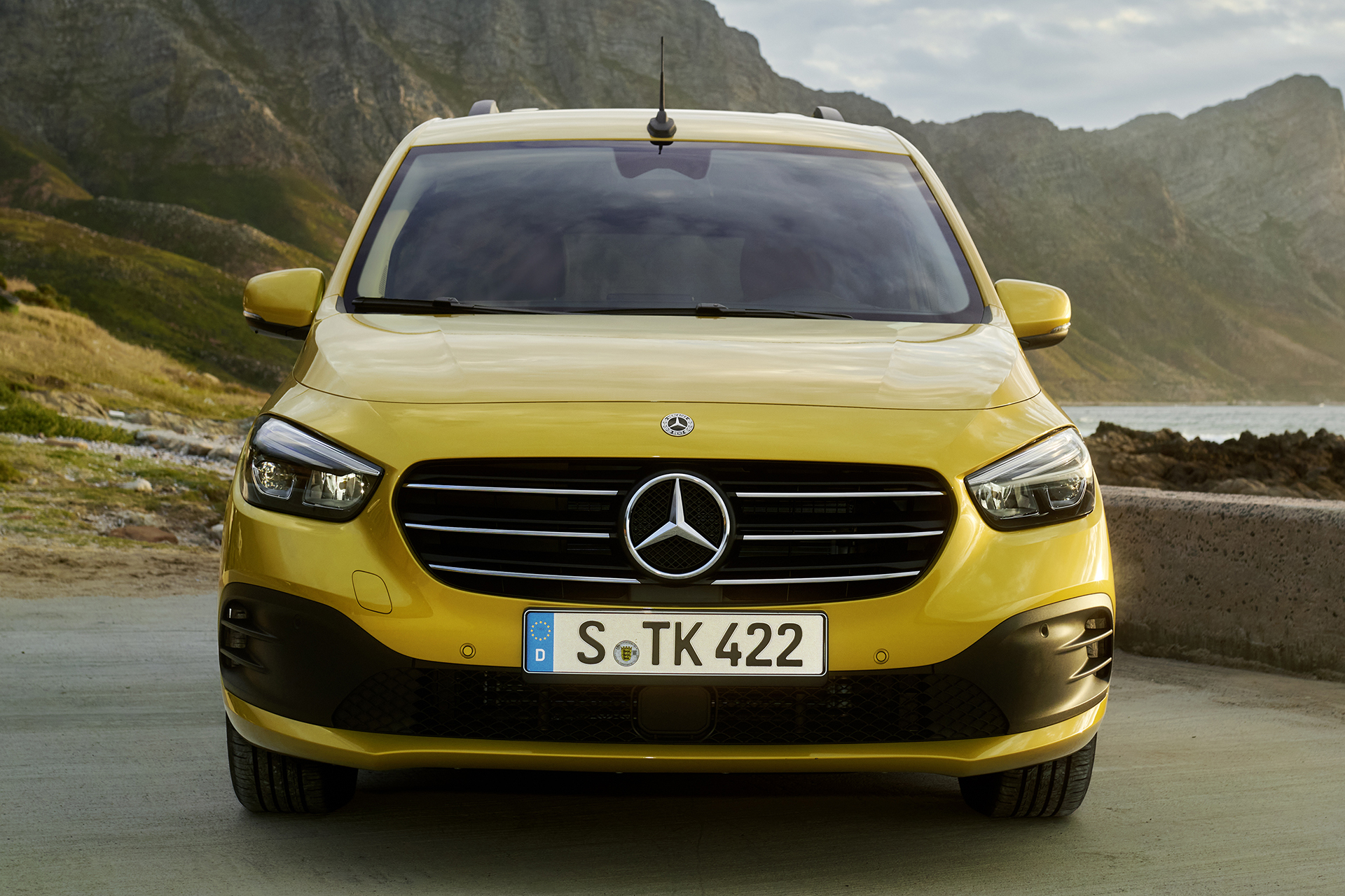 Die neue Mercedes-Benz T-Klasse – Exterieur, limonitgelb metallic The new Mercedes-Benz T-Class – Exterior, limonite yellow metallic