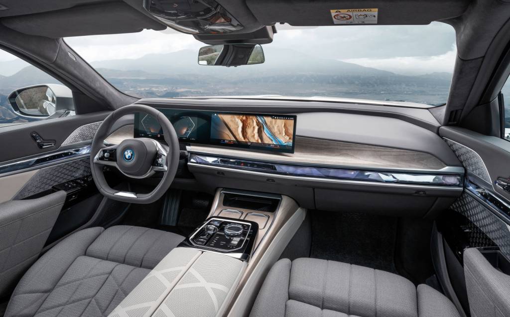 BMW i7