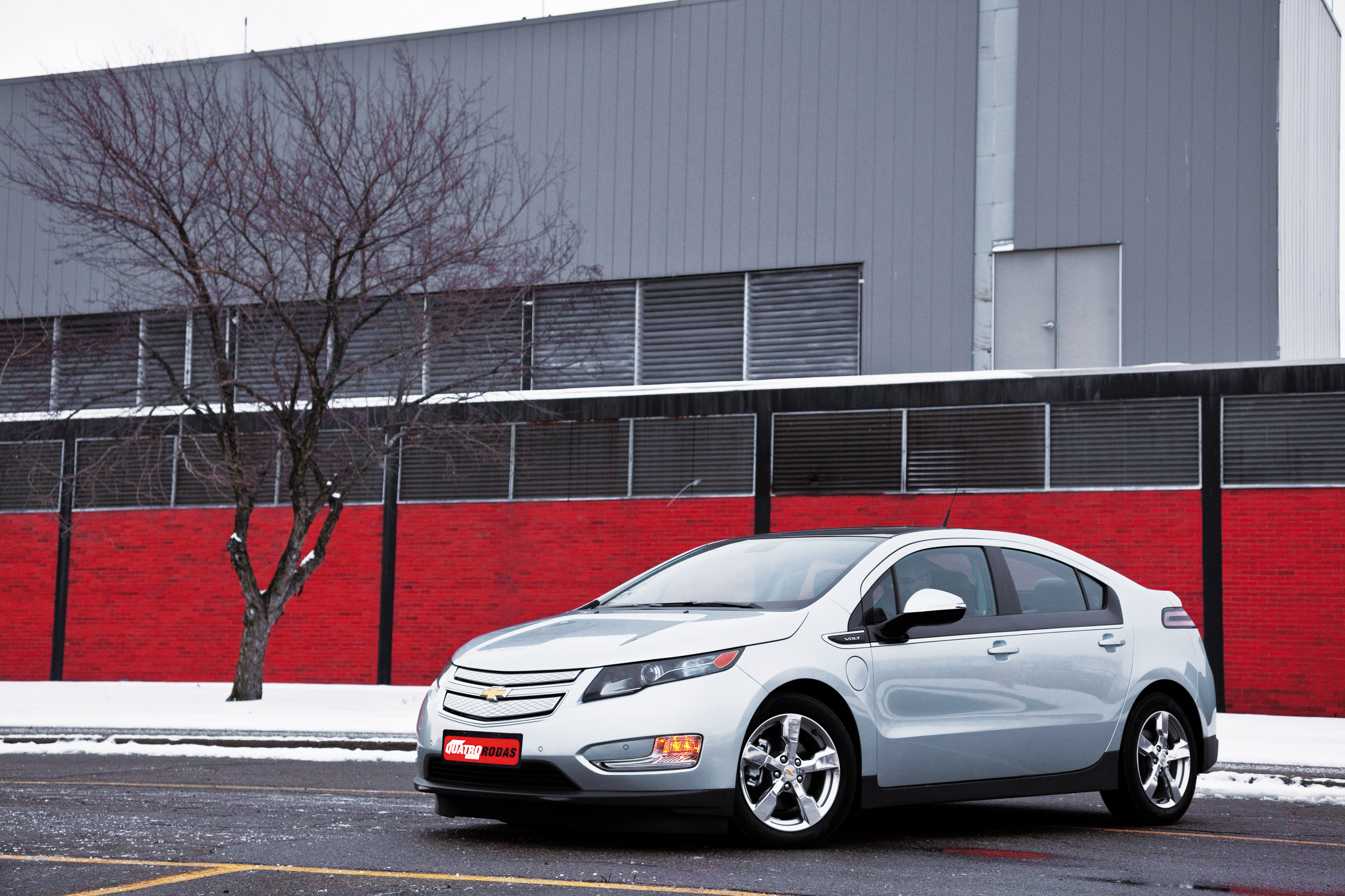 Sumário Volt, automóvel elétrico modelo 2010 da Chevrolet, testado pela revista Quatro Rodas.
