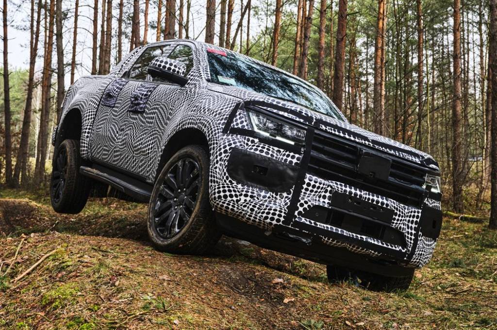 Ainda com camuflagem, nova VW Amarok tem muito da Ford Ranger