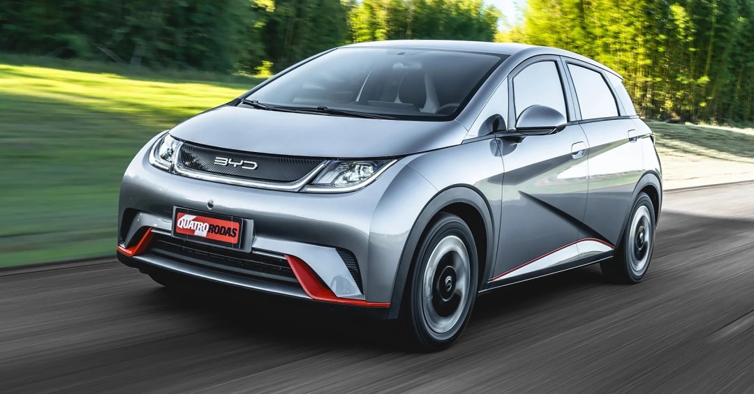 BYD Dolphin 2026 chegará mais equipado e terá até sistema de partida automática