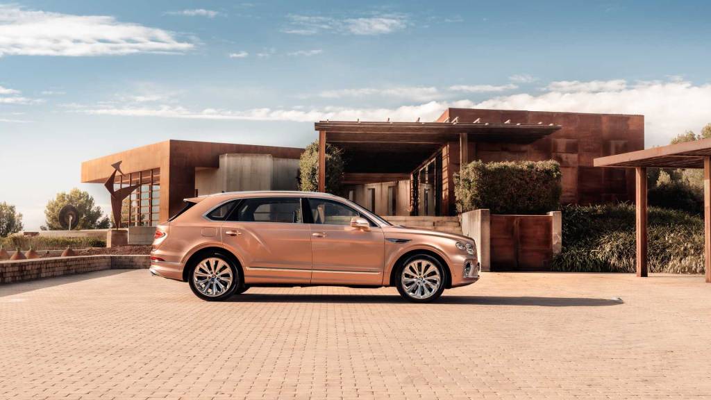 Bentayga EWB tem 5,32 m de comprimento