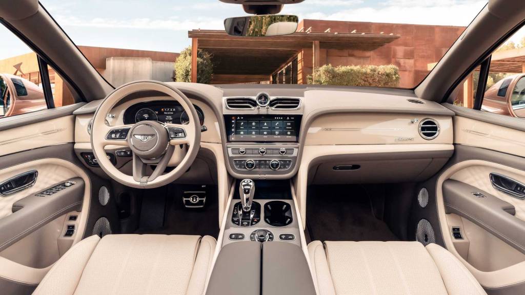 Interior do Bentley Bentayga EWB