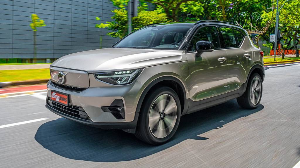 Volvo XC40 Recharge Plus testado pela revista QUATRO RODAS