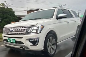 Ford Expedition, que não vem ao Brasil, foi flagrado em Camaçari