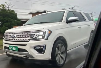 Ford Expedition, que não vem ao Brasil, foi flagrado em Camaçari