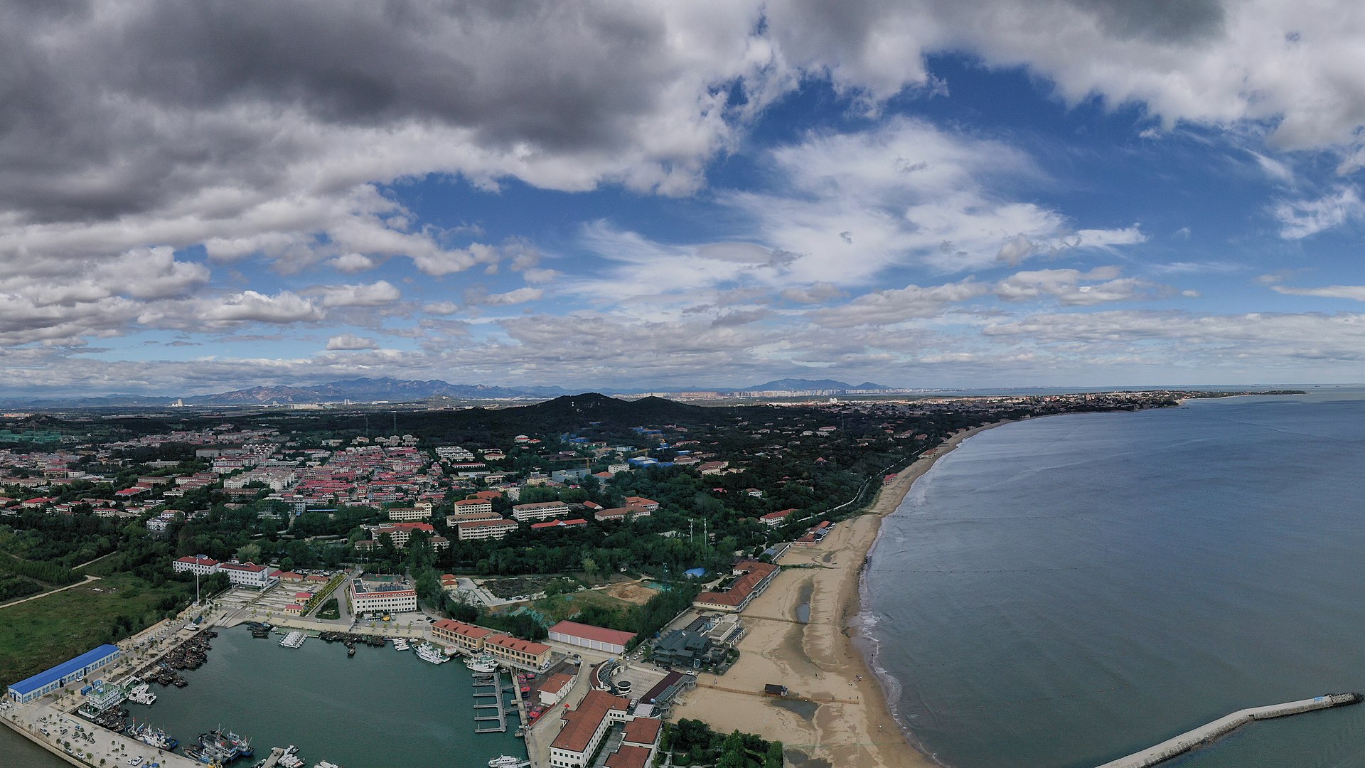 1920px-Beidaihe_panorama_from_the_south.jpg