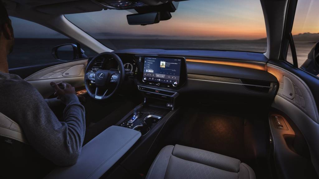Lexus RX 2023 painel interior