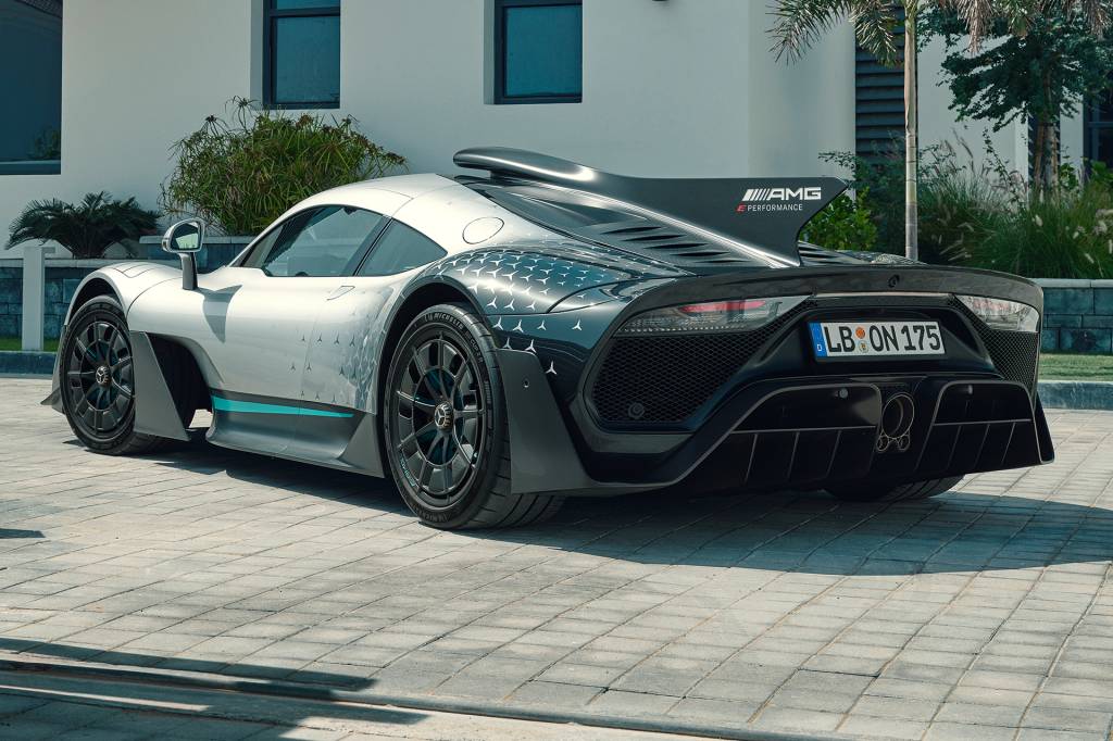 Mercedes-AMG ONE (Kraftstoffverbrauch gewichtet, kombiniert: 8,7 l/100 km; CO2‑Emissionen gewichtet, kombiniert: 198 g/km; Stromverbrauch gewichtet, kombiniert: 32 kWh/100 km) // Mercedes-AMG ONE (fuel consumption weighted, combined: 8.7 l/100 km; CO2 emissions weighted, combined: 198 g/km; electricity consumption weighted, combined: 32 kWh/100 km)