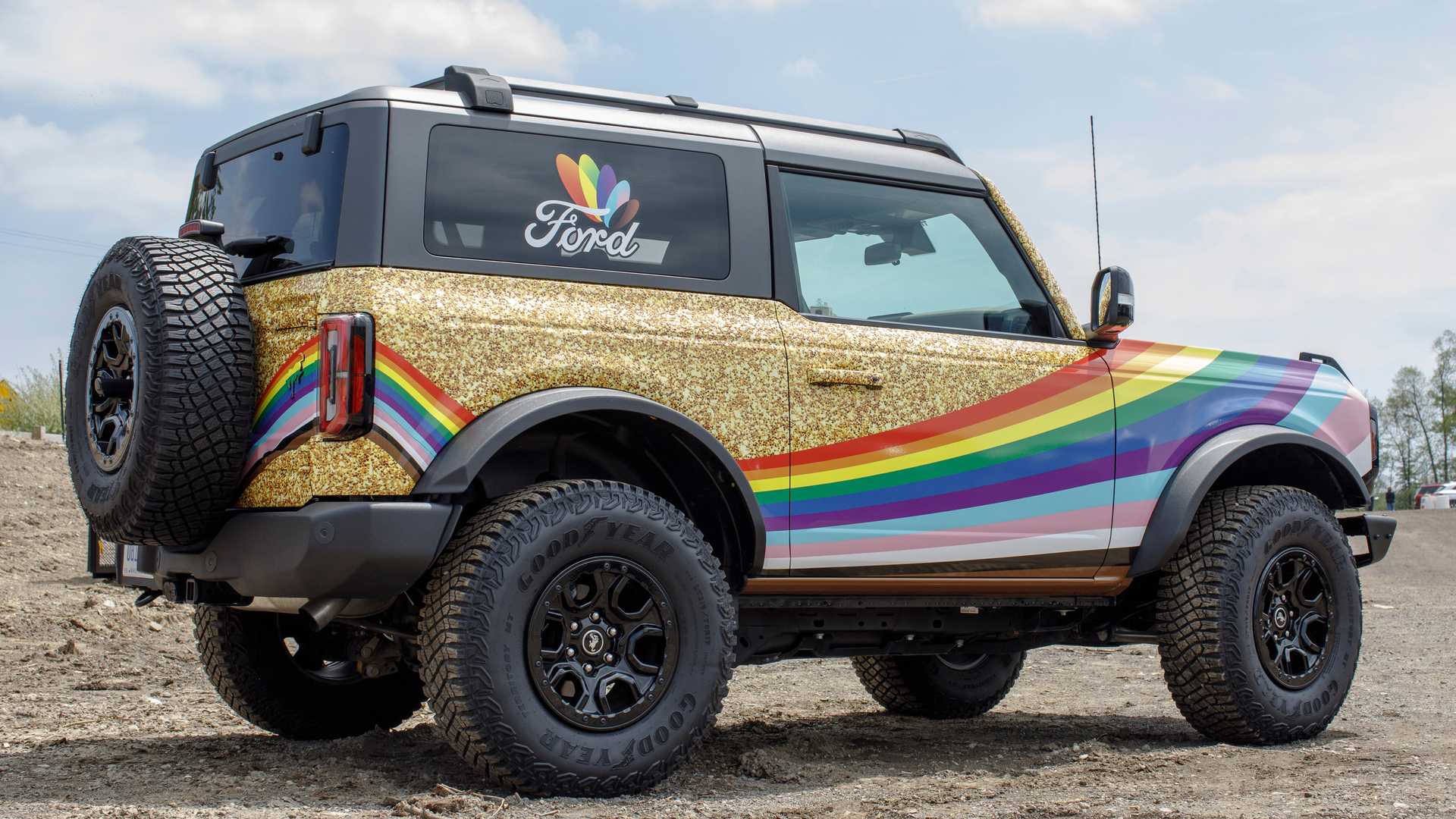 Após criar Ranger “muito gay”, Ford lança Bronco nas cores do arcoíris