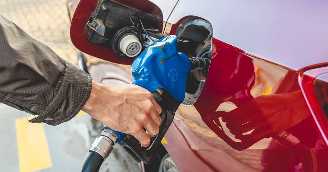 Produtores de gasolina e etanol se unem contra carros elétricos nos EUA