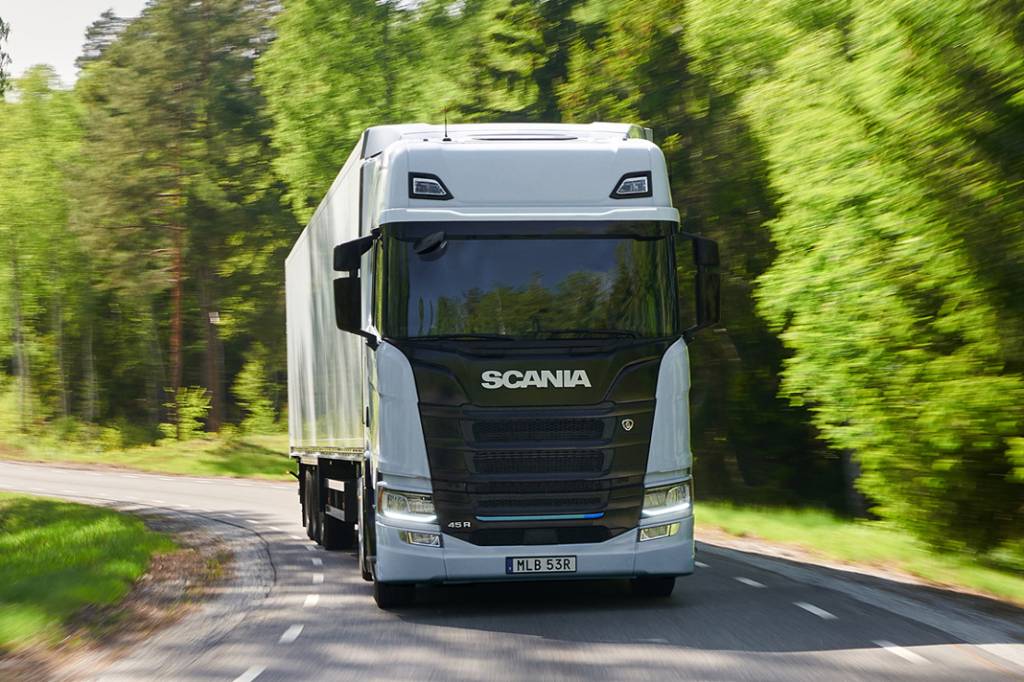 Recarga do Scania 45 R pode ser feita no tempo de descanso do caminhoneiro