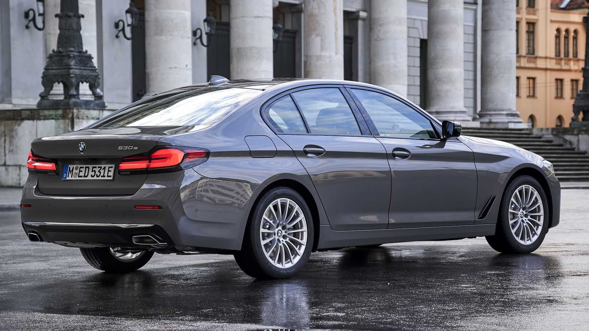 BMW 530e Luxury traseira