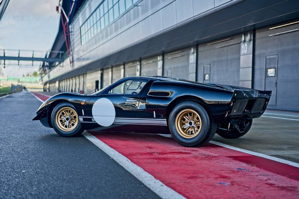 GT40 EV lateral