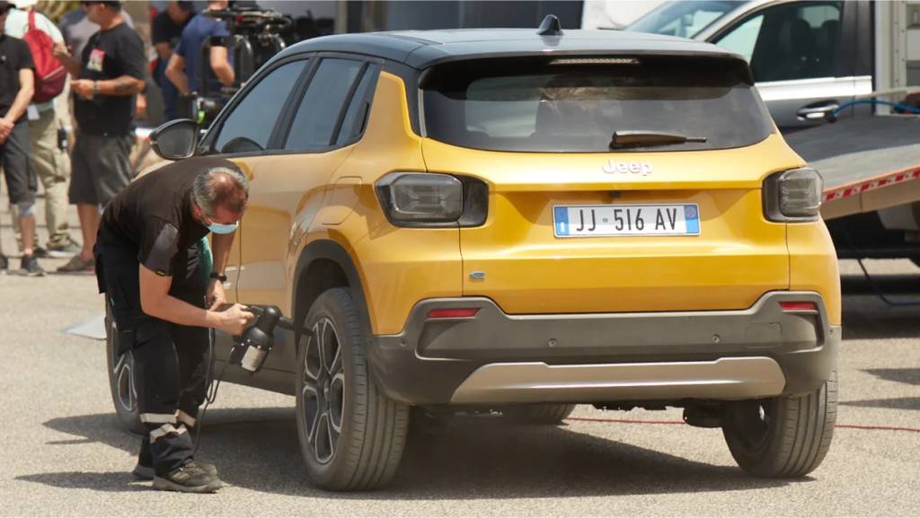 Primeiro Jeep elétrico é flagrado na Europa