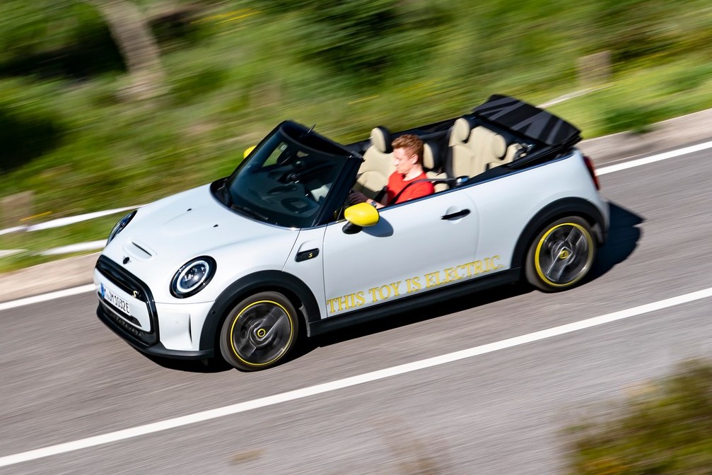 Mini-Cooper-SE-Convertible-22 Mini-Cooper-SE-Convertible-25