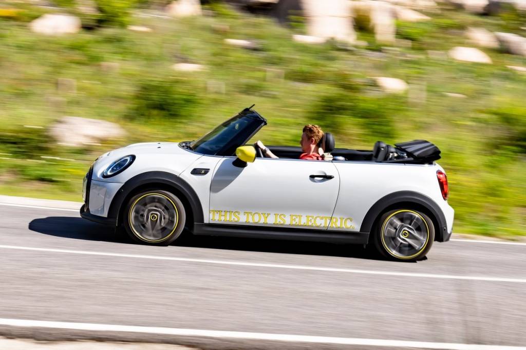 Mini-Cooper-SE-Convertible-25 Mini-Cooper-SE-Convertible-25
