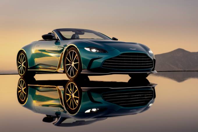 2023-Aston-Martin-V12-Vantage-Roadster