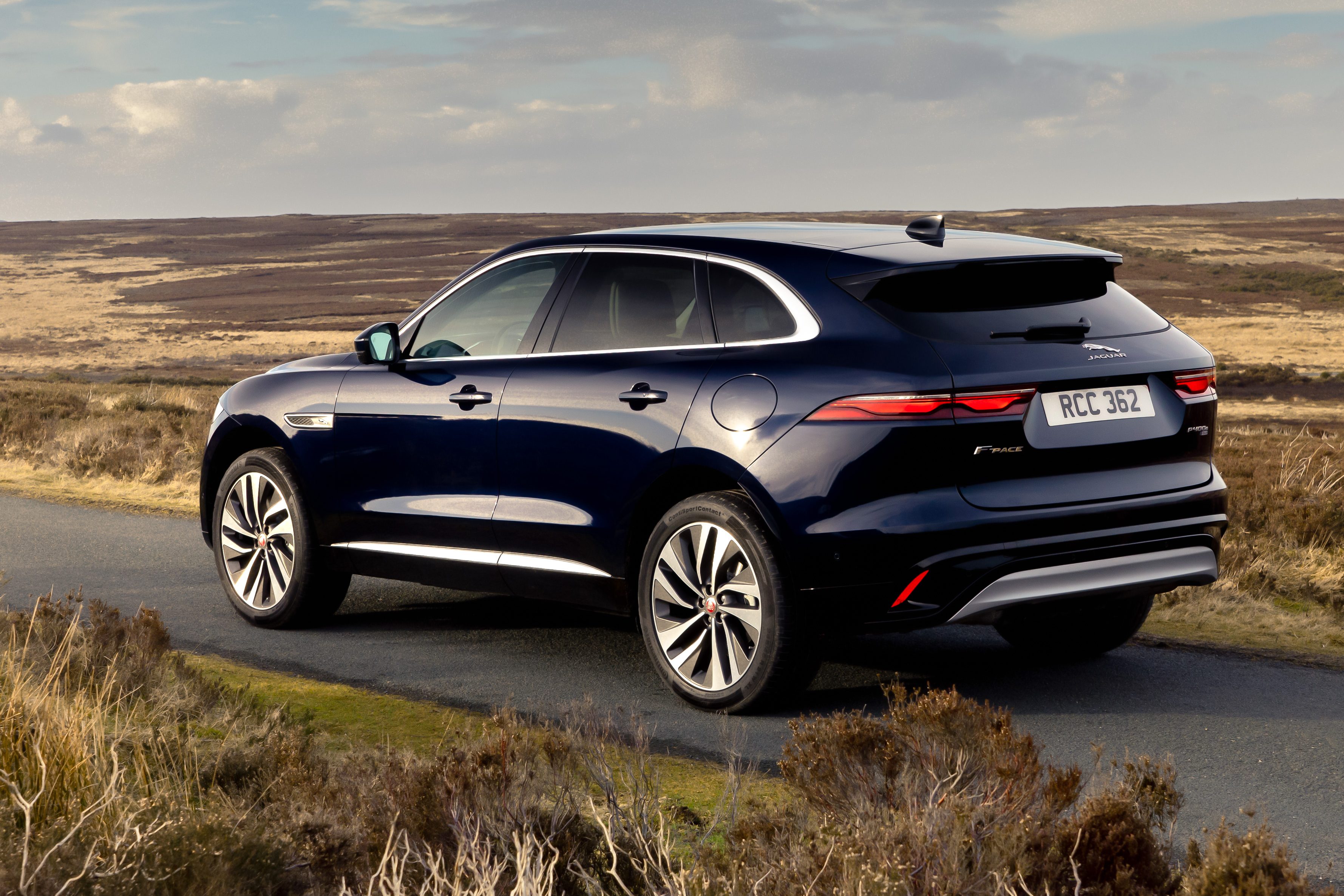 [4r]Jaguar FPace 2023 ganha versão híbrida plugin, mas preço é de elétrico [ Notícias ] na