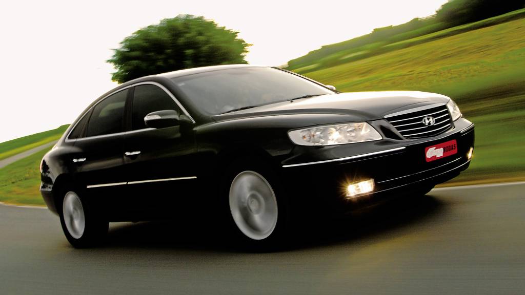 Sumario Azera 3.3 V6, modelo 2008 da Hyundai, testado pela revista Quatro Rodas.