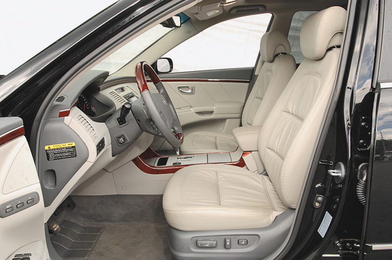 Teste Banco dianteiro de couro do Azera 3.3 V6, modelo 2008 da Hyundai, testado pela revista Quatro Rodas.
