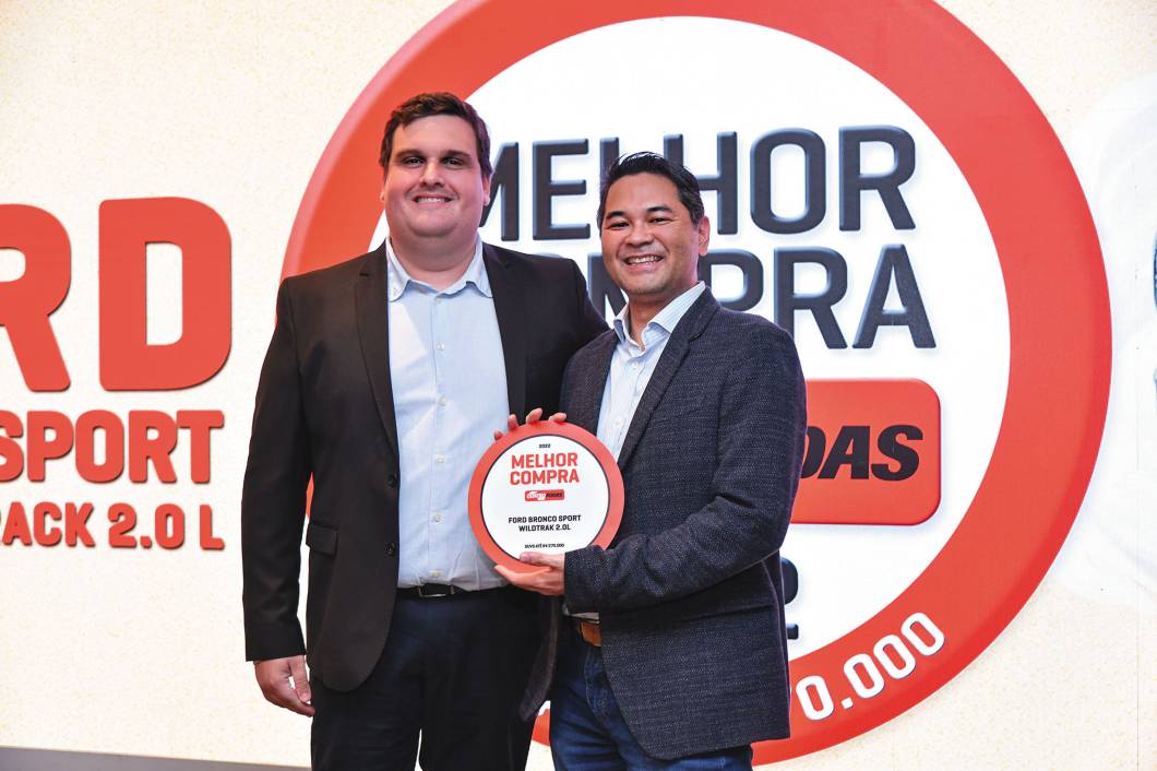 <span class="s1"><b>Henrique Rodriguez <i>(à esquerda)</i>, com Daniel Sinzato, representando a Ford</b></span> <span class="s1"><b>Henrique Rodriguez <i>(à esquerda)</i>, com Daniel Sinzato, representando a Ford</b></span>
