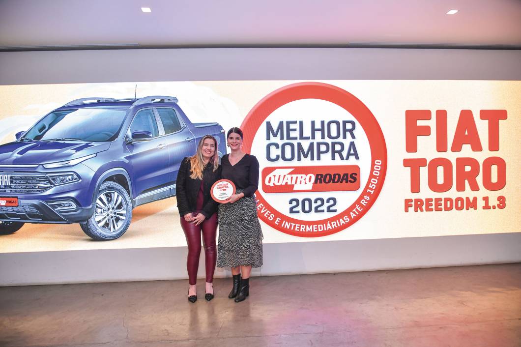 <span class="s1"><b>Elizandra Paiva, gerente de publicidade da Abril, premia a Fiat, representada pela executiva Alessandra Prospero.</b></span> <span class="s1"><b>Elizandra Paiva, gerente de publicidade da Abril, premia a Fiat, representada pela executiva Alessandra Prospero.</b></span>