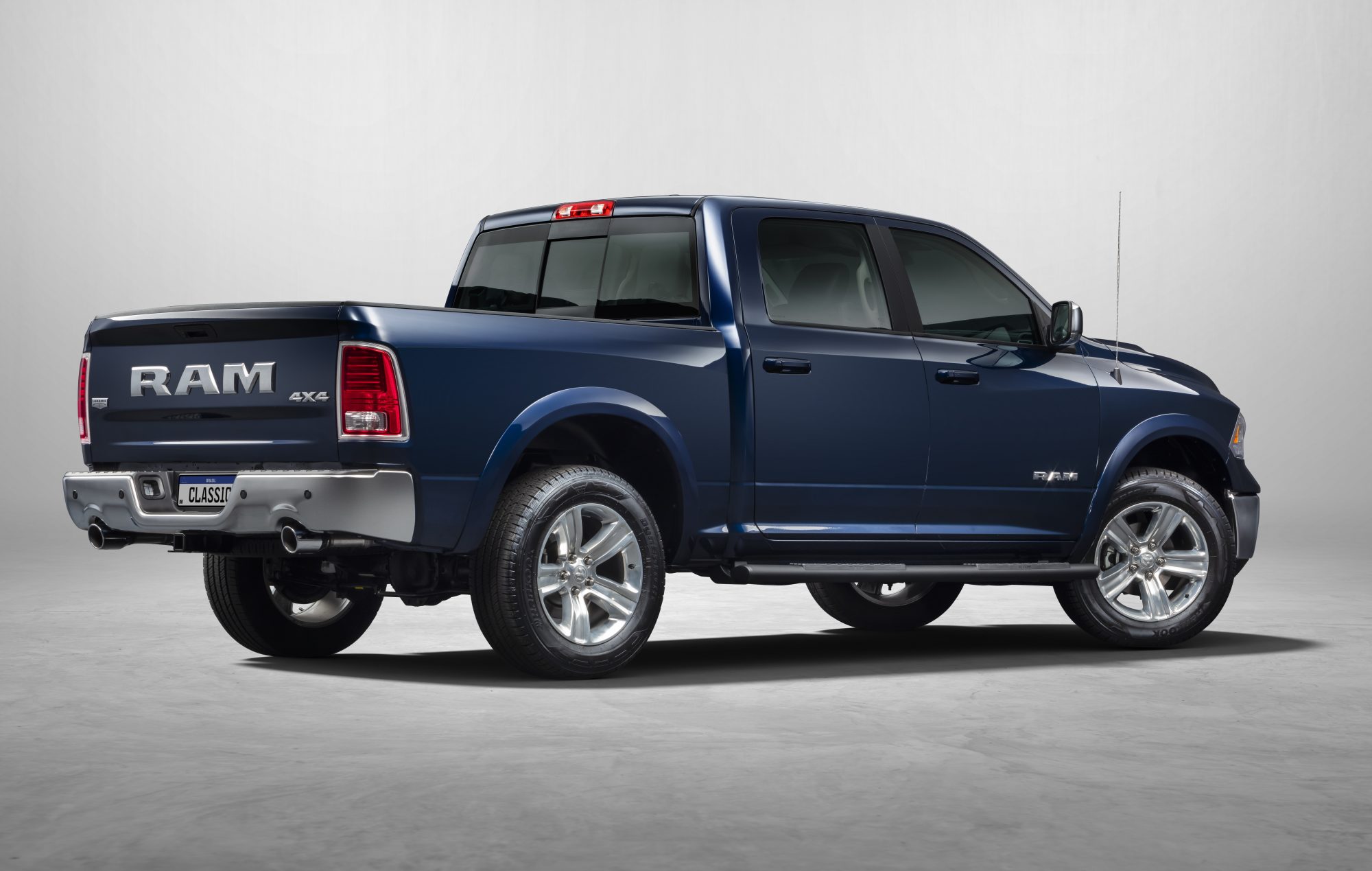 Ram Classic estreia com preço de Toyota Hilux, mas é maior e mais