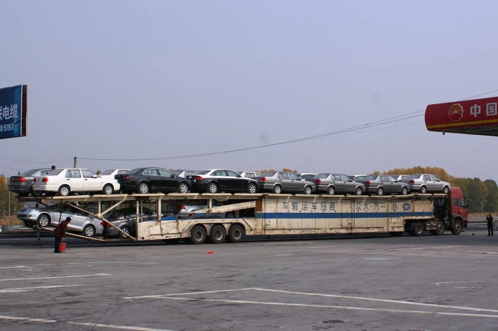 caminhão cegonha de duas fileiras na China