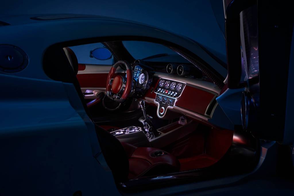 Pagani Utopia interior escuro