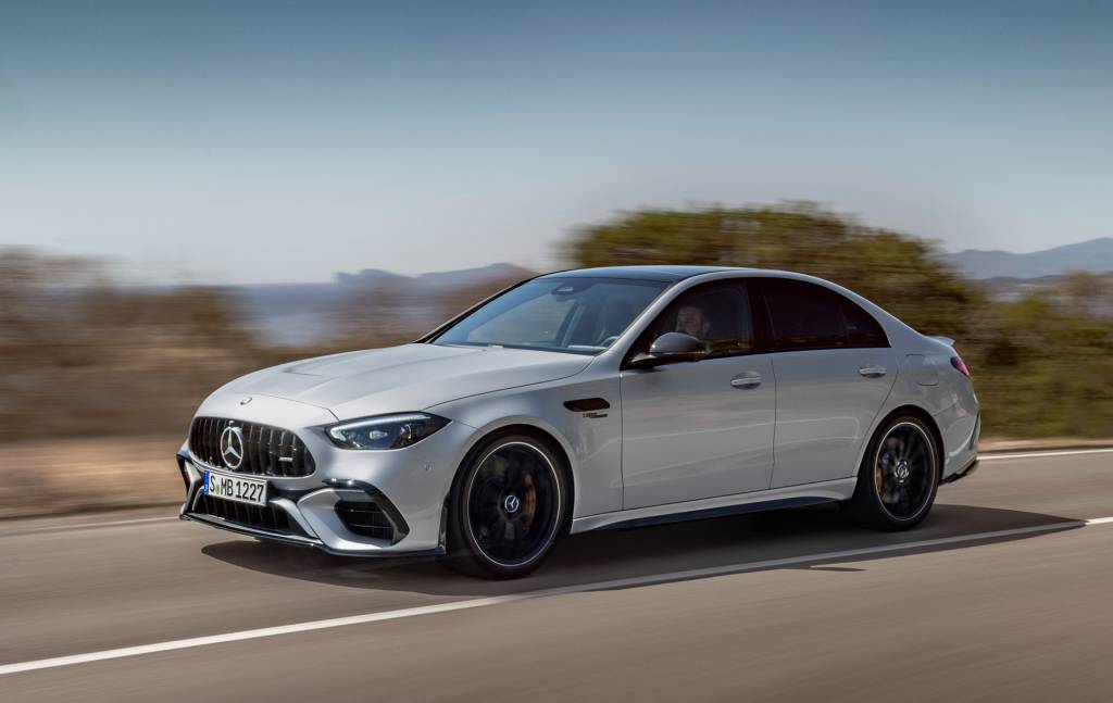 2023-Mercedes-AMG-C-63-S-E-PERFORMANCE-00001 Mercedes-AMG C63 S lateral sedã