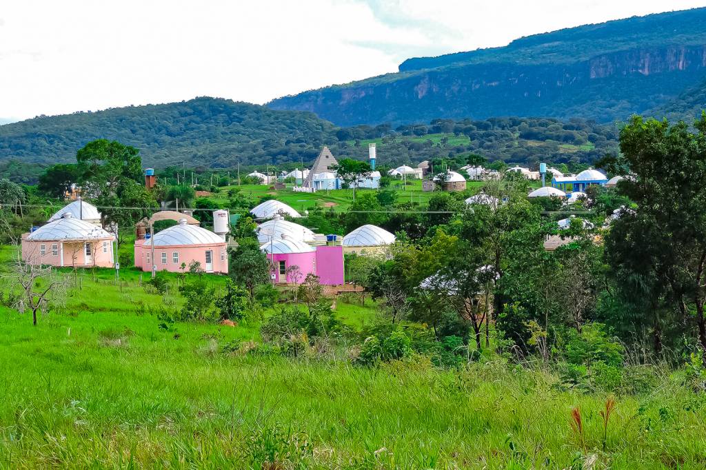 Expediçoes do Rally dos Sertoes a Cidade Zigurats-6 Há uma extensa lista de benefícios (não-comprovados) das semiesferas nos telhados de Zigurats