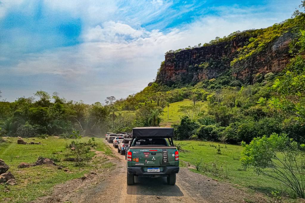 Caminho para Zigurats beira a 