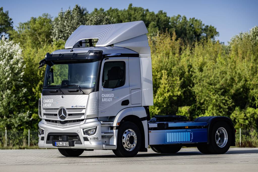 Mercedes-Benz eActros 300 SattelzugmaschineMercedes-Benz eActros 300 tractor