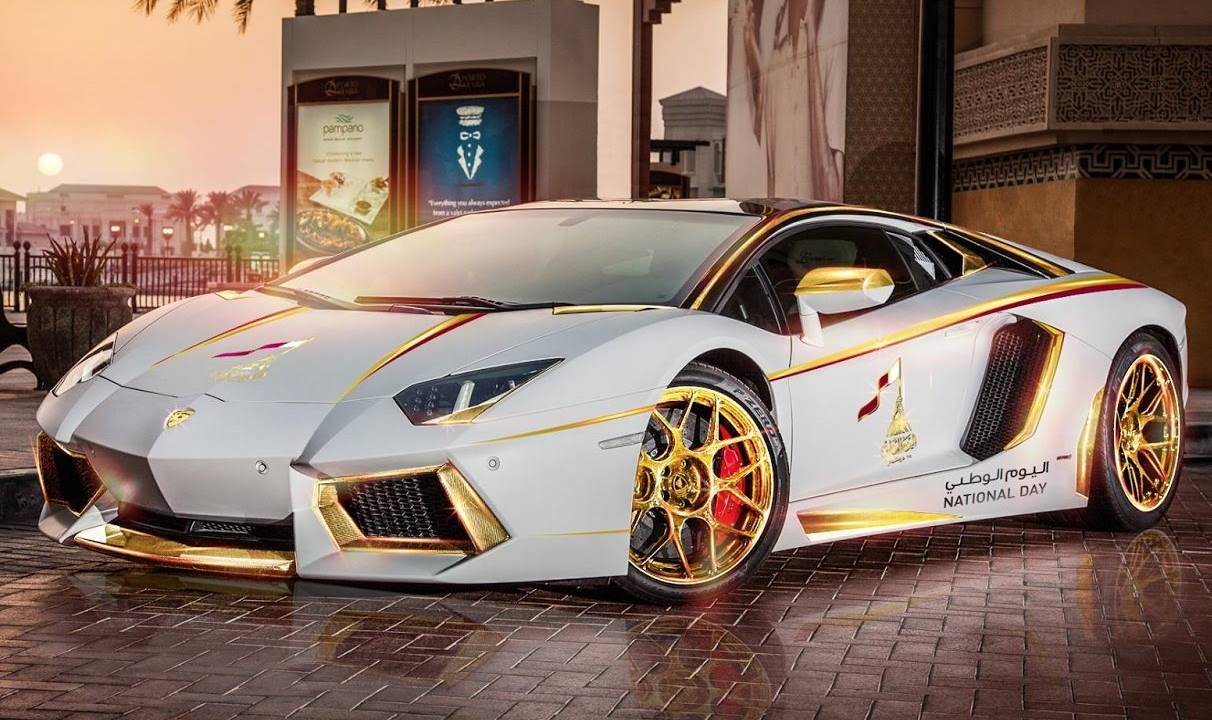 Lamborghini Aventador de ouro