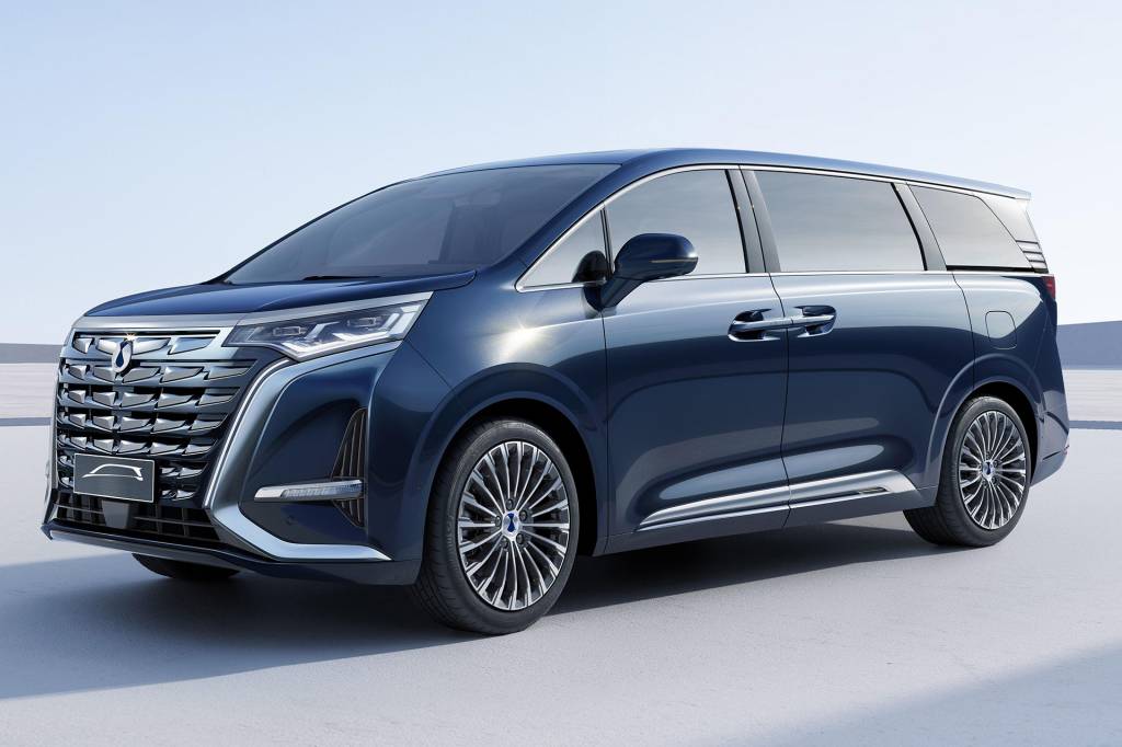 União de BYD e Mercedes trará van de luxo e rival da Porsche ao Brasil