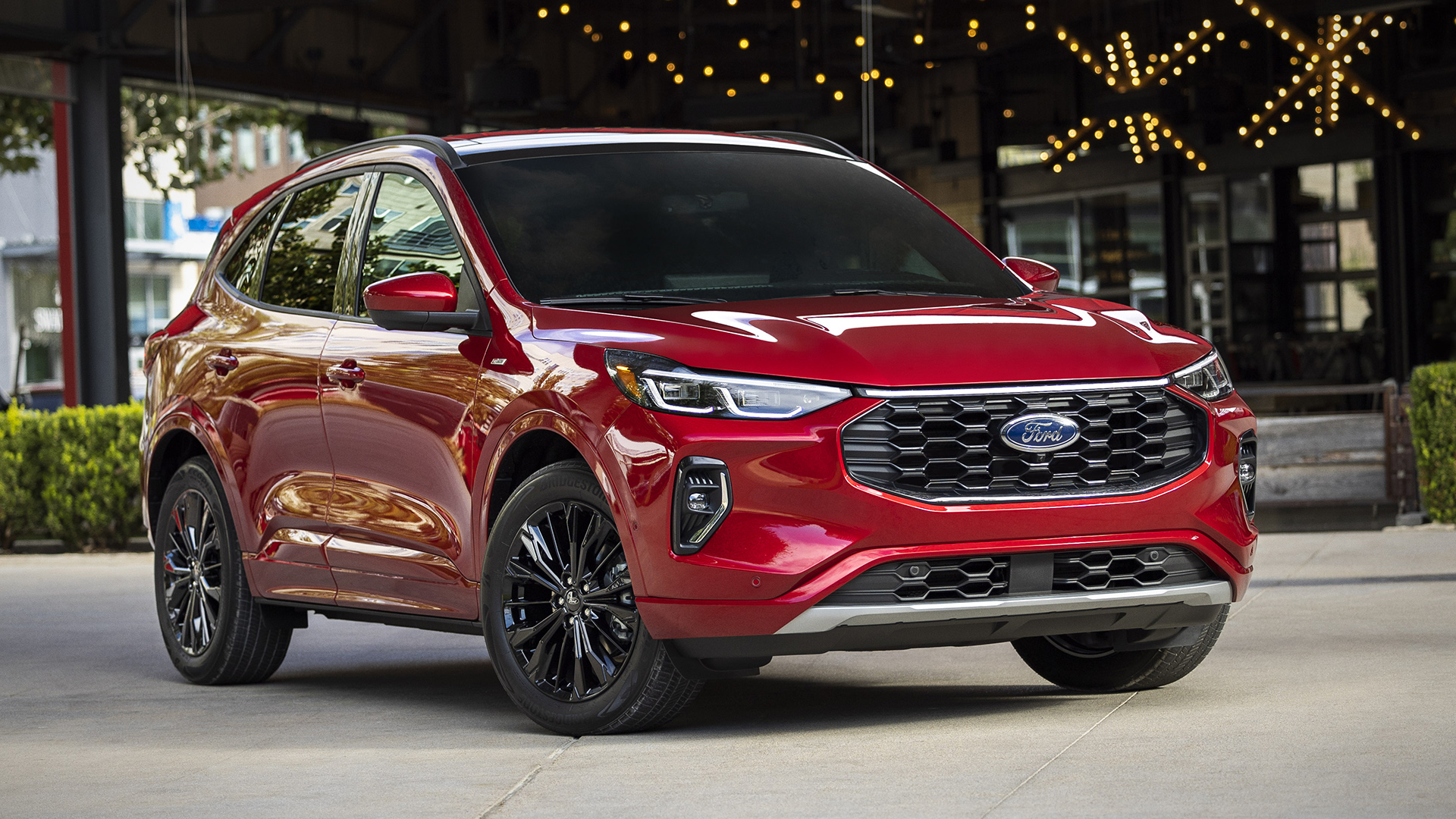 Ford Escape ganha novo visual e completa 18 anos de mecânica híbrida