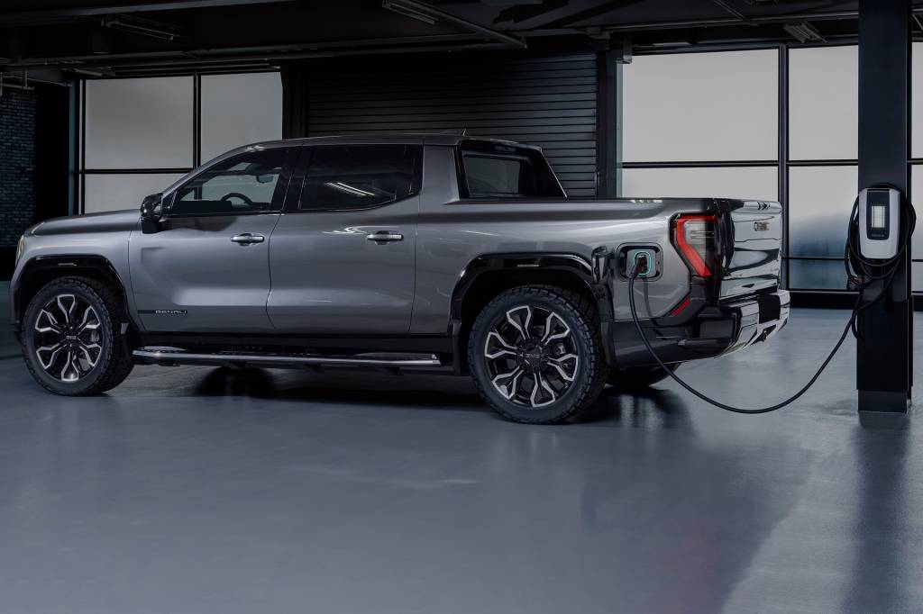 Front 3/4 view of the off-road oriented Sierra EV AT4, which GMC will offer in model year 2025.
