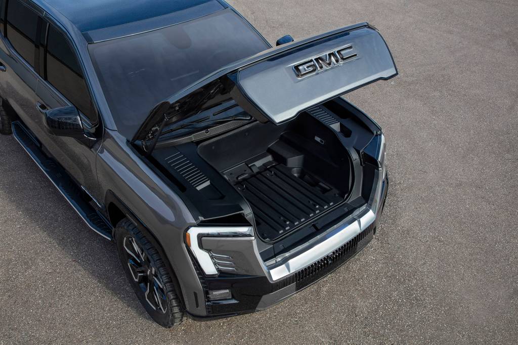 Front 3/4 view of the off-road oriented Sierra EV AT4, which GMC will offer in model year 2025.