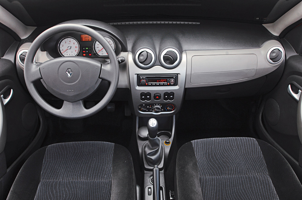 Interior-do-Sandero-Privilege-1.6-8V-modelo-2008-da-Renault-testado-pela-revis.jpg