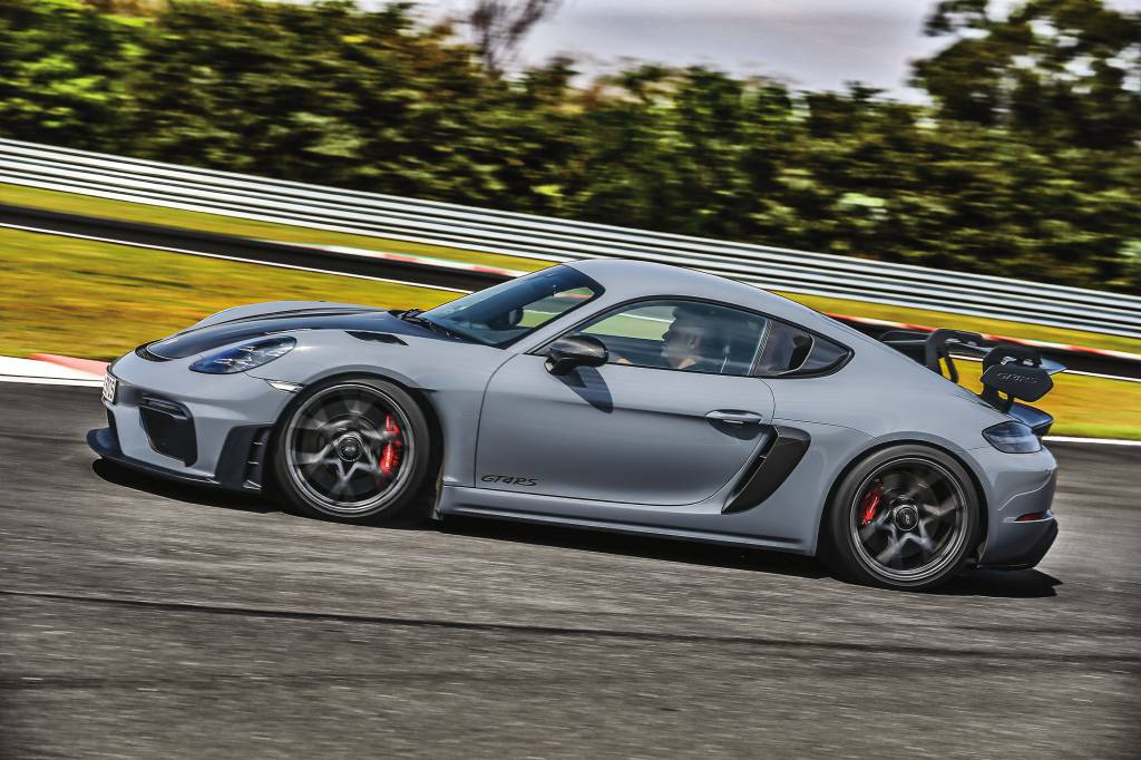 Cayman GT4