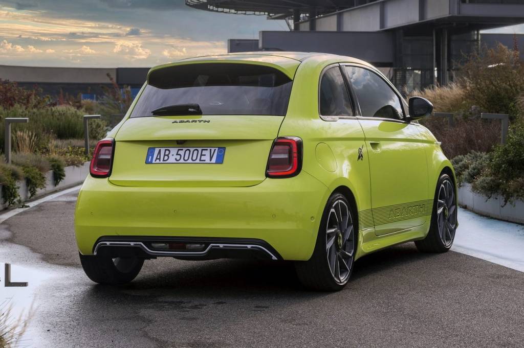 Abarth 500e traseira