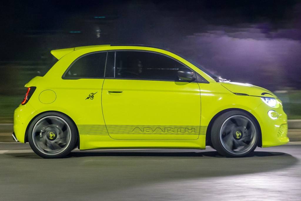 Abarth 500e lateral