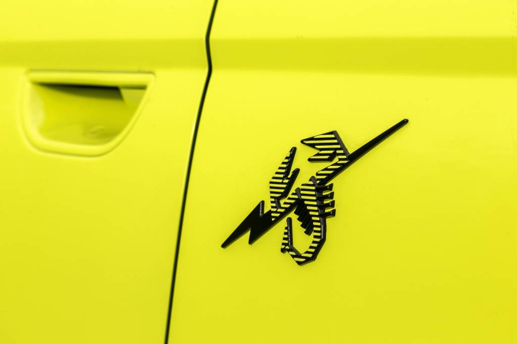 Abarth 500e detalhe escorpião