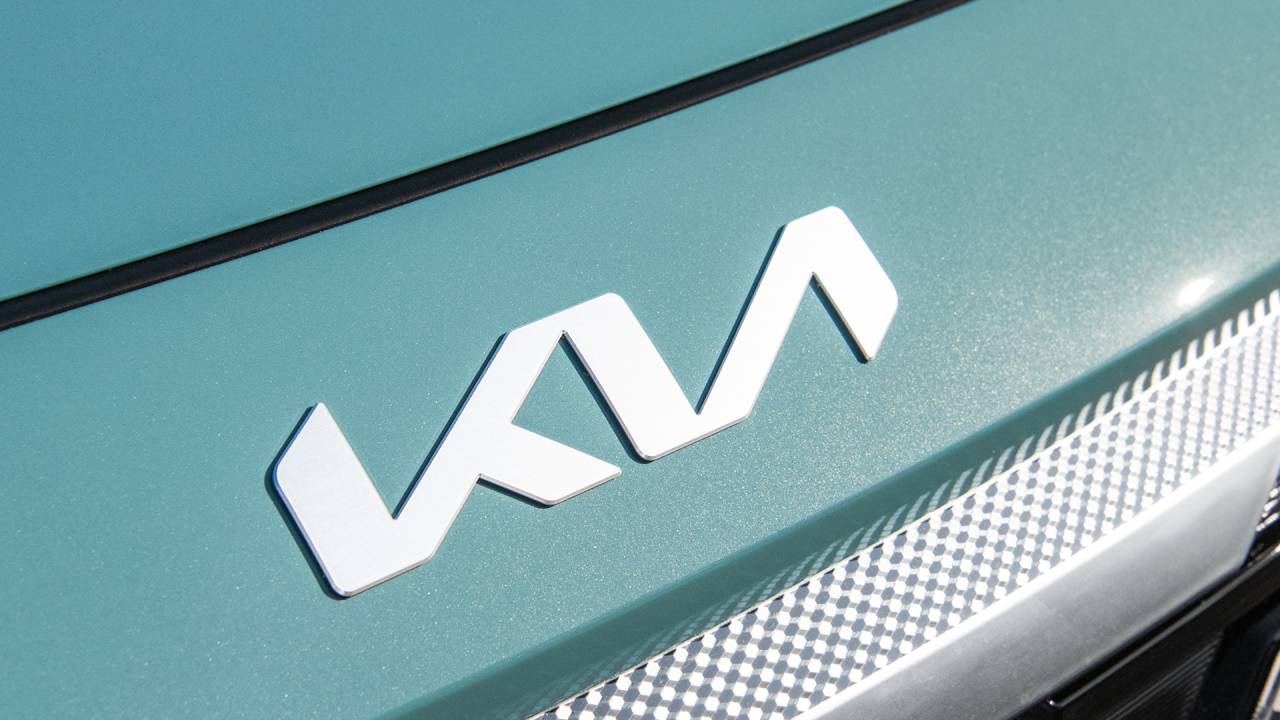 Novo logotipo da Kia estampa carros da marca desde o ano passado