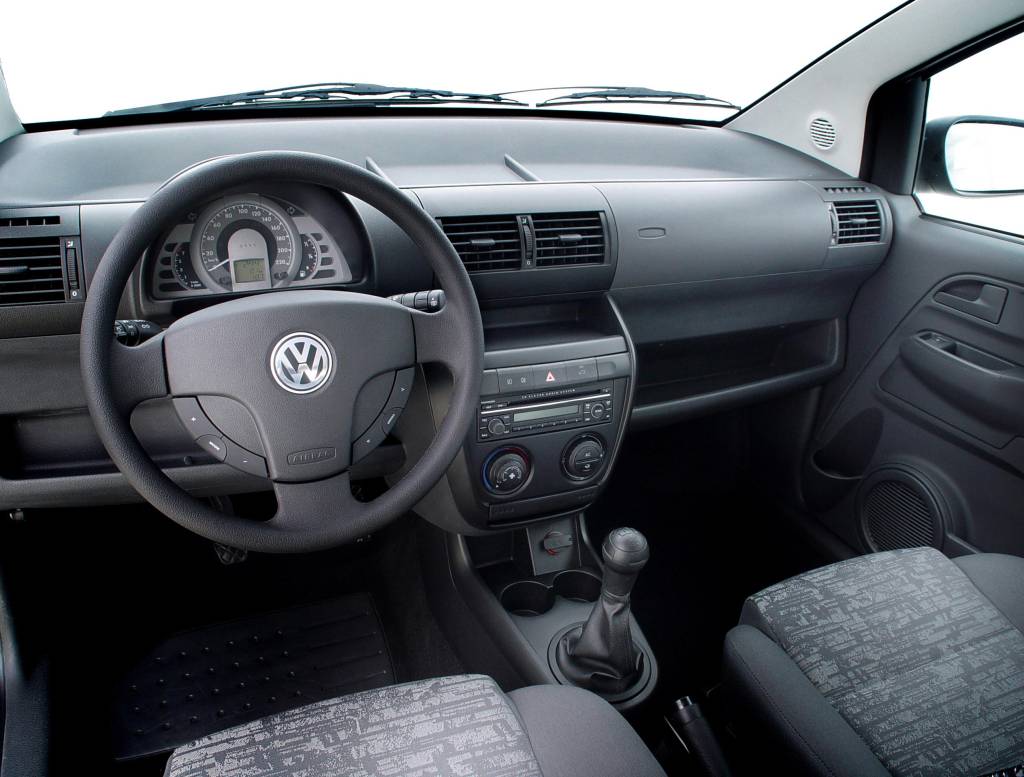 volkswagen-fox-1-0-2003-03 volkswagen-fox-2003